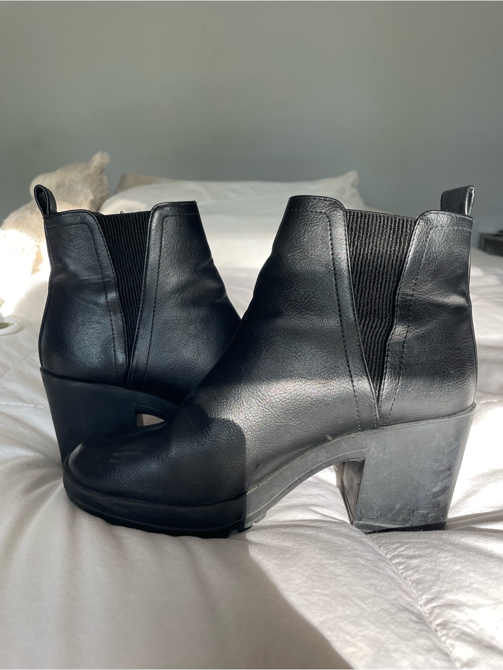 Parker & Sky Black Women’s Chelsea Ankle Boots - Sleek Leather Block Heel
